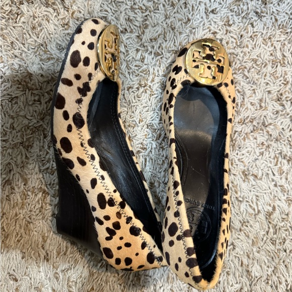 Tory Burch Animal Print Wedges size 6.5 - Picture 3 of 4